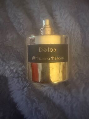 Delox Gold Decorative Accent